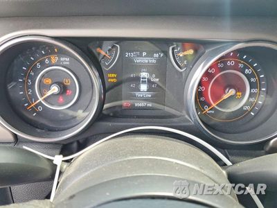 Zdjęcie 9 z 12 samochodu: 2020 JEEP GLADIATOR SPORT VIN:1C6HJTAG8LL216377 - miniatura