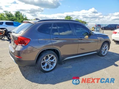 Trzecie zdjęcie samochodu z tyłu: 2013 BMW X1 XDRIVE28I VIN:WBAVL1C59DVR82045 - miniatura