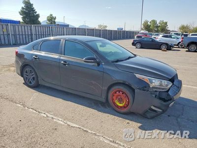 Czwarte zdjęcie samochodu z boku: 2020 KIA FORTE GT LINE VIN:3KPF34AD4LE250136 - miniatura