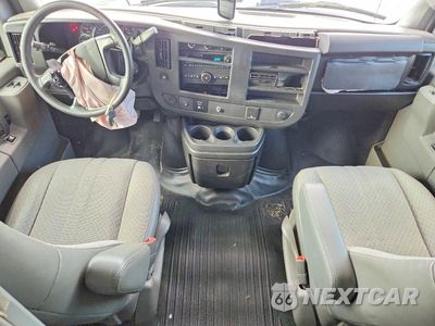 Zdjęcie 8 z 12 samochodu: 2016 GMC SAVANA G2500 VIN:1GTW7AFF0G1121526 - miniatura