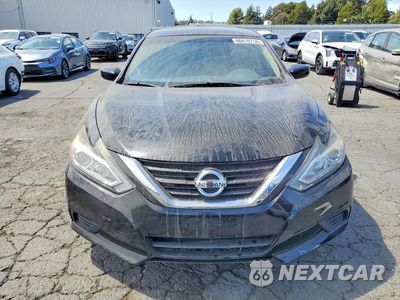 Piąte zdjęcie samochodu w środku: 2017 NISSAN ALTIMA 2.5 S VIN:1N4AL3AP1HC493468 - miniatura