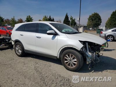 Czwarte zdjęcie samochodu z boku: 2020 KIA SORENTO S VIN:5XYPG4A57LG621665 - miniatura
