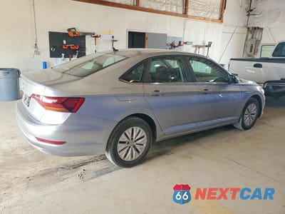 Trzecie zdjęcie samochodu z tyłu: 2019 VOLKSWAGEN JETTA S VIN:3VWC57BU8KM199075 - miniatura