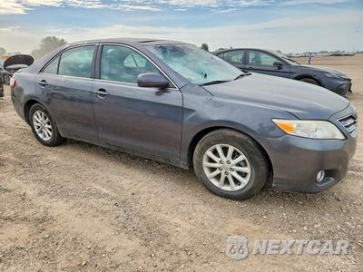 Czwarte zdjęcie samochodu z boku: 2010 TOYOTA CAMRY XLE VIN:4T4BF3EK1AR083274 - miniatura