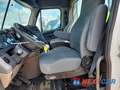 Zdjęcie 7 z 12 samochodu: 2018 FREIGHTLINER CASCADIA 1 - SEMI TRUCK VIN:1FUGGEDV0JLHB4053 - miniatura