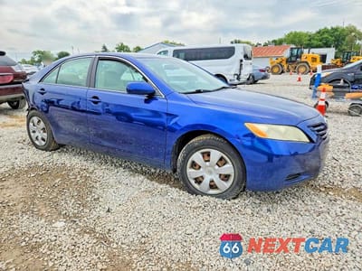 Czwarte zdjęcie samochodu z boku: 2007 TOYOTA CAMRY LE V6 VIN:4T1BK46K27U020445 - miniatura