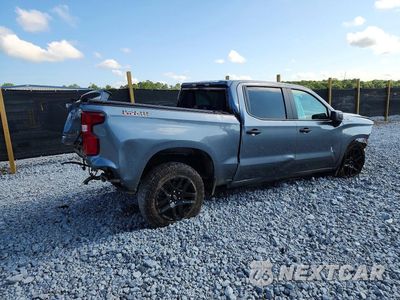 Trzecie zdjęcie samochodu z tyłu: 2021 CHEVROLET SILVERADO K1500 TRAIL BOSS CUSTOM VIN:1GCPYCEF5MZ277654 - miniatura