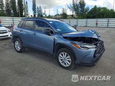 Czwarte zdjęcie samochodu z boku: 2025 TOYOTA COROLLA CROSS LE VIN:7MUCAAAG0SV136176 - miniatura