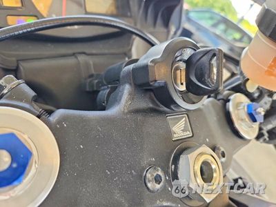 Zdjęcie 8 z 9 samochodu: 2009 HONDA CBR600 RR VIN:JH2PC40089K201635 - miniatura