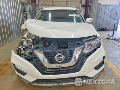Piąte zdjęcie samochodu w środku: 2017 NISSAN ROGUE S VIN:KNMAT2MT9HP536895 - miniatura