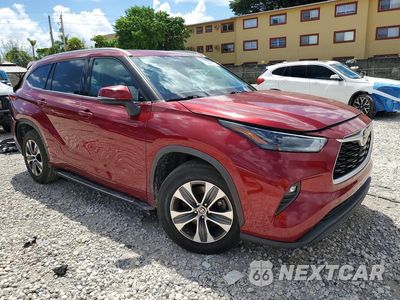 Czwarte zdjęcie samochodu z boku: 2022 TOYOTA HIGHLANDER XLE VIN:5TDGZRAH2NS550561 - miniatura