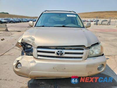 Piąte zdjęcie samochodu w środku: 2004 TOYOTA HIGHLANDER LIMITED VIN:JTEEP21A440032245 - miniatura