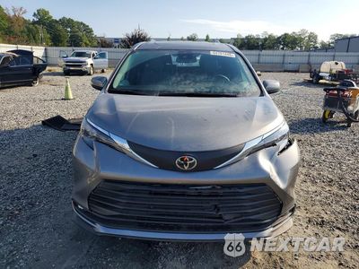 Piąte zdjęcie samochodu w środku: 2026 TOYOTA SIENNA XLE 7-PASSENGER VIN:5TDYRKEC0TS329158 - miniatura
