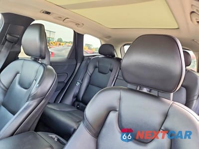 Zdjęcie 10 z 13 samochodu: 2019 VOLVO XC60 T5 MOMENTUM VIN:LYV102DK8KB191989 - miniatura