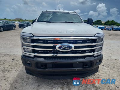 Piąte zdjęcie samochodu w środku: 2025 FORD F350 SUPER DUTY VIN:1FT8W3BM1SED99414 - miniatura