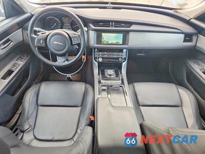Zdjęcie 8 z 12 samochodu: 2019 JAGUAR XF PREMIUM VIN:SAJBD4FX1KCY78838 - miniatura