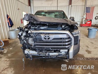Piąte zdjęcie samochodu w środku: 2025 TOYOTA TUNDRA CREWMAX LIMITED VIN:5TFJA5ECXSX040985 - miniatura