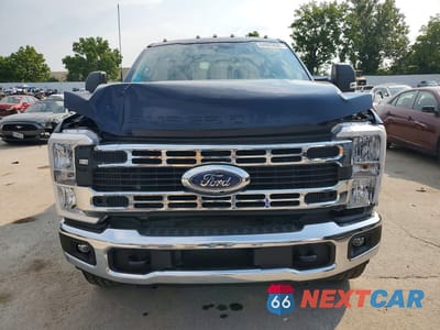 Piąte zdjęcie samochodu w środku: 2023 FORD F350 SUPER DUTY VIN:1FT8W3BT0PEC05065 - miniatura