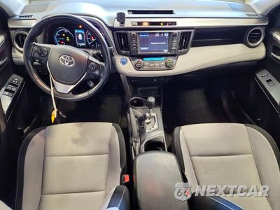 Zdjęcie 8 z 13 samochodu: 2017 TOYOTA RAV4 HYBRID XLE VIN:JTMRJREV8HD119738 - miniatura