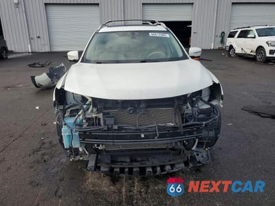 Piąte zdjęcie samochodu w środku: 2015 NISSAN ROGUE SL VIN:5N1AT2MT6FC832831 - miniatura