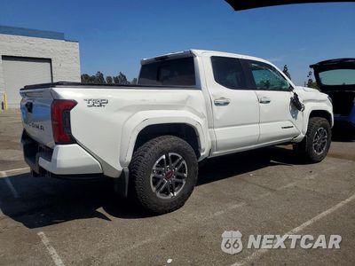 Trzecie zdjęcie samochodu z tyłu: 2025 TOYOTA TACOMA TRD SPORT VIN:3TMLB5JN3SM125928 - miniatura