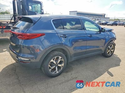 Trzecie zdjęcie samochodu z tyłu: 2020 KIA SPORTAGE LX VIN:KNDPMCAC1L7709156 - miniatura