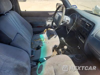 Zdjęcie 8 z 12 samochodu: 2000 TOYOTA TACOMA V6 VIN:4TAWN72N1YZ630058 - miniatura