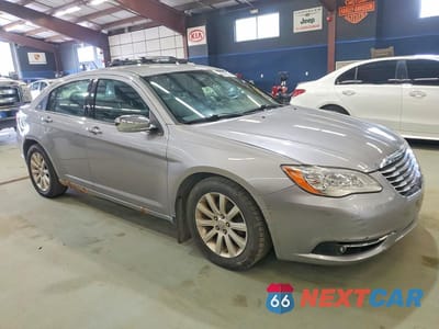 Czwarte zdjęcie samochodu z boku: 2013 CHRYSLER 200 LIMITED VIN:1C3CCBCG5DN520992 - miniatura