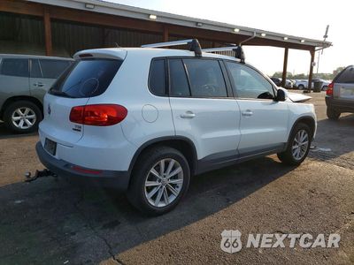 Trzecie zdjęcie samochodu z tyłu: 2017 VOLKSWAGEN TIGUAN S VIN:WVGBV7AX6HK045521 - miniatura
