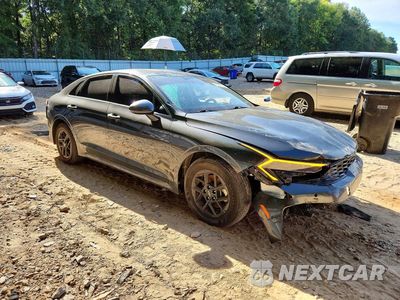 Czwarte zdjęcie samochodu z boku: 2025 KIA K5 LXS VIN:KNAG24J72S5365181 - miniatura