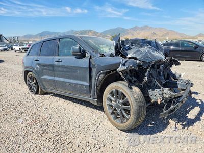 Czwarte zdjęcie samochodu z boku: 2018 JEEP GRAND CHEROKEE LAREDO VIN:1C4RJFAG8JC360359 - miniatura