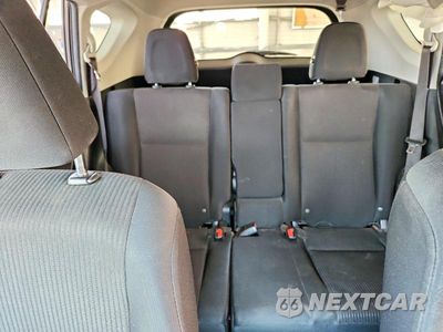 Zdjęcie 10 z 13 samochodu: 2018 TOYOTA RAV4 LE VIN:JTMZFREV5JJ752755 - miniatura