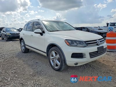 Czwarte zdjęcie samochodu z boku: 2011 VOLKSWAGEN TOUAREG V6 VIN:WVGFF9BP4BD005832 - miniatura