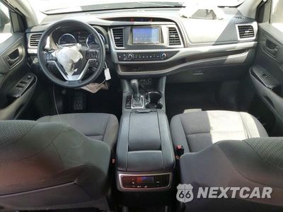 Zdjęcie 8 z 13 samochodu: 2018 TOYOTA HIGHLANDER LE VIN:5TDZARFH2JS040150 - miniatura