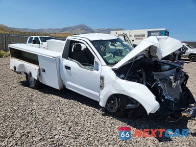 Czwarte zdjęcie samochodu z boku: 2022 FORD F250 SD 2WD V8 FFV REG CAB 6.2L XL UTILITY / SERVICE BODY VIN:1FDBF2A69NEE23459 - miniatura