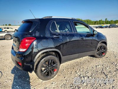 Trzecie zdjęcie samochodu z tyłu: 2021 CHEVROLET TRAX 1LT VIN:KL7CJPSB7MB352808 - miniatura