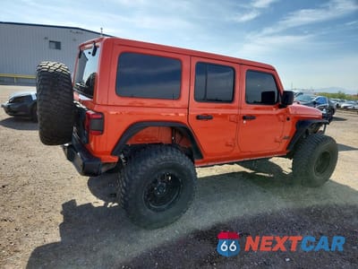 Trzecie zdjęcie samochodu z tyłu: 2019 JEEP WRANGLER UNLIMITED SAHARA VIN:1C4HJXEG6KW575511 - miniatura