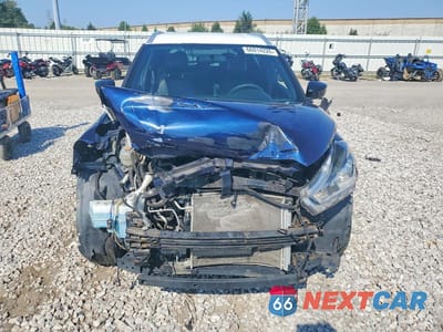 Piąte zdjęcie samochodu w środku: 2018 NISSAN KICKS SR VIN:3N1CP5CU3JL543158 - miniatura