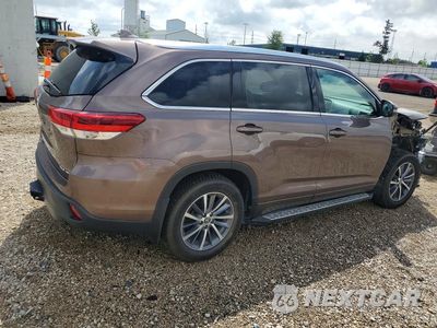 Trzecie zdjęcie samochodu z tyłu: 2018 TOYOTA HIGHLANDER XLE VIN:5TDJZRFH0JS904666 - miniatura