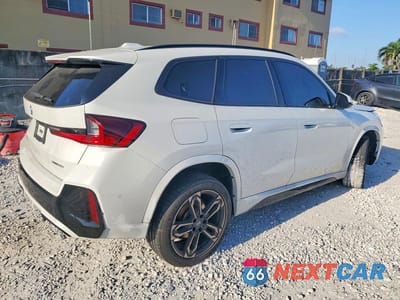 Trzecie zdjęcie samochodu z tyłu: 2024 BMW X1 XDRIVE28I VIN:WBX73EF07R5Y41097 - miniatura