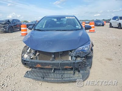 Piąte zdjęcie samochodu w środku: 2017 TOYOTA COROLLA LE VIN:5YFBURHE6HP593673 - miniatura