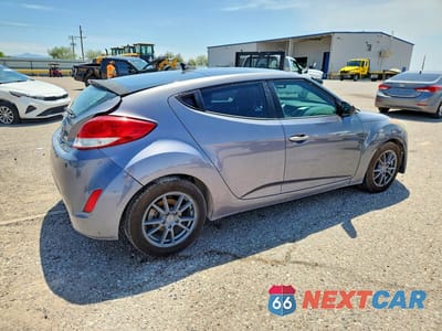 Trzecie zdjęcie samochodu z tyłu: 2016 HYUNDAI VELOSTER BASE VIN:KMHTC6AD6GU260586 - miniatura