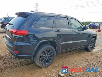 Trzecie zdjęcie samochodu z tyłu: 2018 JEEP GRAND CHEROKEE LAREDO VIN:1C4RJFAG8JC499892 - miniatura