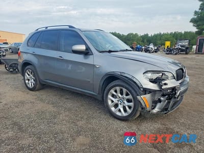 Czwarte zdjęcie samochodu z boku: 2013 BMW X5 XDRIVE35I VIN:5UXZV4C59D0B05408 - miniatura
