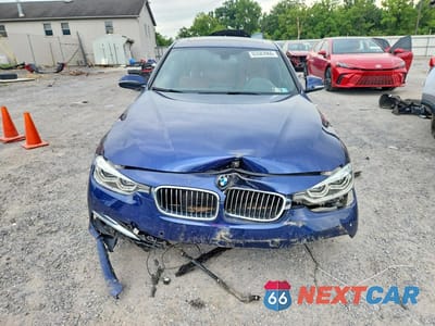 Piąte zdjęcie samochodu w środku: 2017 BMW 340 XI VIN:WBA8B7G58HNU37151 - miniatura