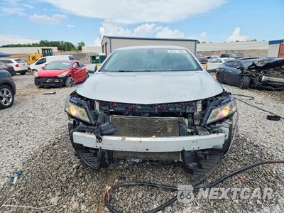 Piąte zdjęcie samochodu w środku: 2017 CHEVROLET IMPALA LT VIN:2G1105SA9H9151033 - miniatura