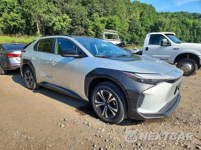 Czwarte zdjęcie samochodu z boku: 2024 TOYOTA BZ4X XLE VIN:JTMABACA4RA059441 - miniatura