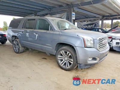 Czwarte zdjęcie samochodu z boku: 2019 GMC YUKON XL DENALI VIN:1GKS2HKJ4KR263988 - miniatura