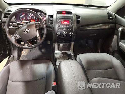 Zdjęcie 8 z 13 samochodu: 2011 KIA SORENTO LX VIN:5XYKTCA18BG134552 - miniatura