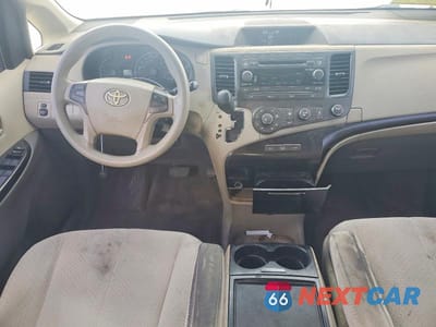 Zdjęcie 8 z 13 samochodu: 2012 TOYOTA SIENNA LE VIN:5TDKK3DC1CS275905 - miniatura